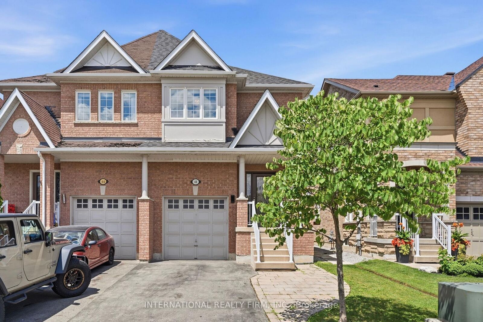 Property Photo: 68 Old Orchard Crescent ON L4S 2X3