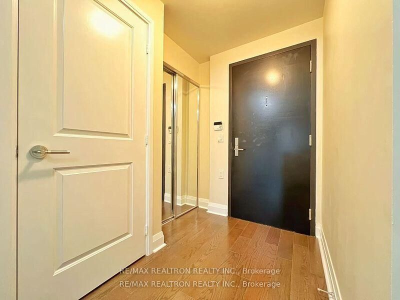 Photo de la propriété: 1080 Bay Street 1401 ON M5S 0A5