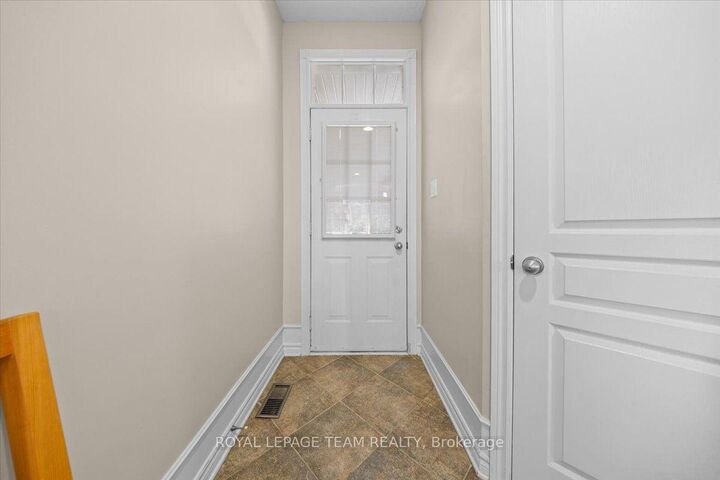 Property Photo:  40 Saddlesmith Circle  ON K2M 2Y9 