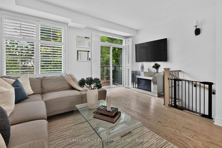 Property Photo: 656 Tupelo Court ON L5G 0C4