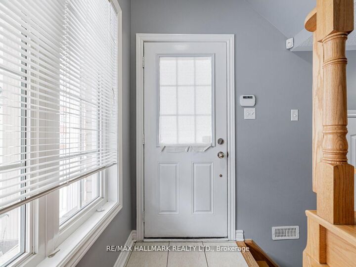 Property Photo:  15 Old Colony Road 10  ON L4E 4L5 
