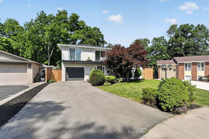 Property Photo: 9 Leslie Drive ON L8G 2P6