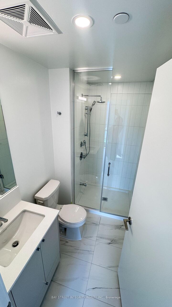 Property Photo: 10 Oak Street 903 ON M5A 0Z1