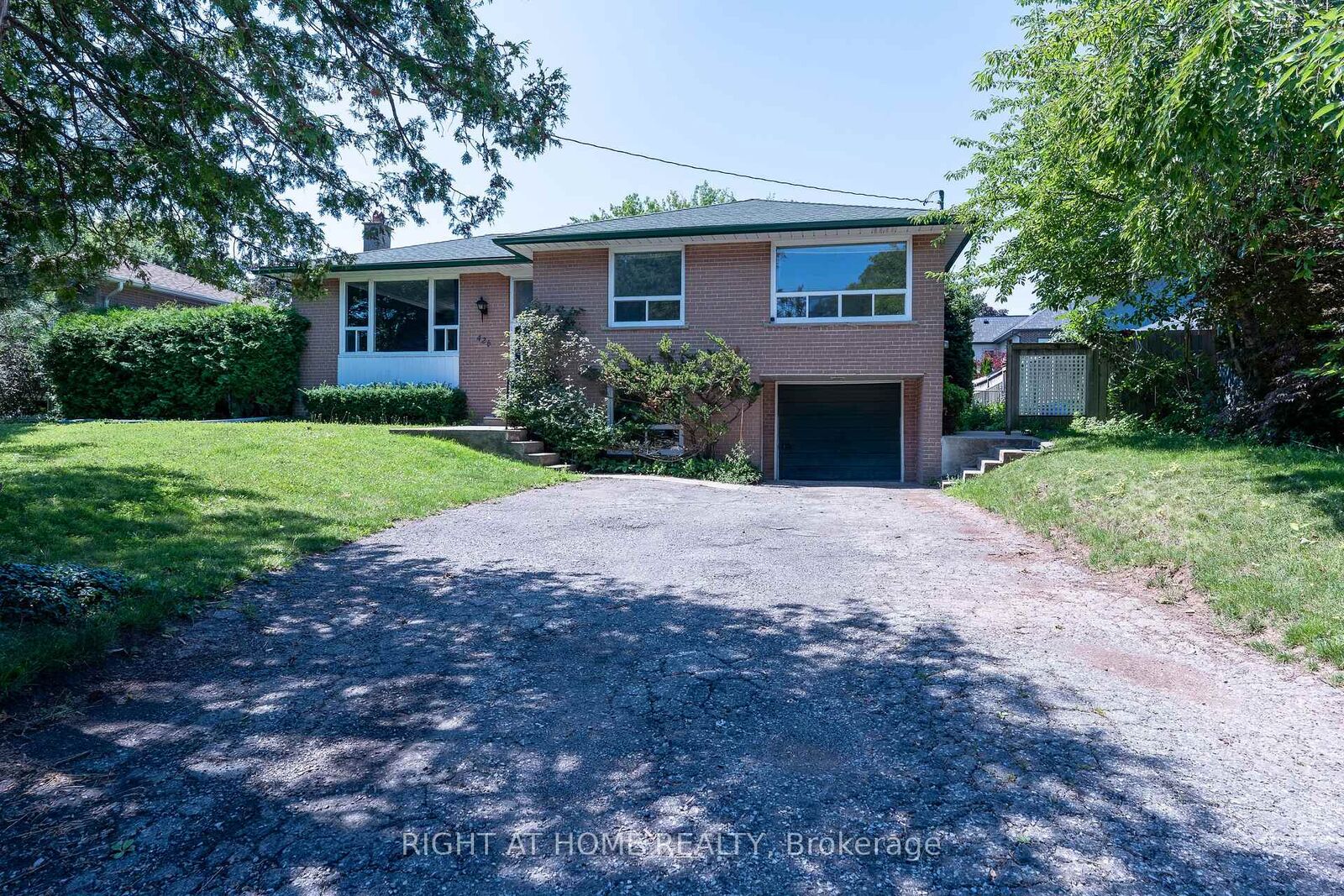 Property Photo: 426 Seaton Drive ON L6L 3Y4