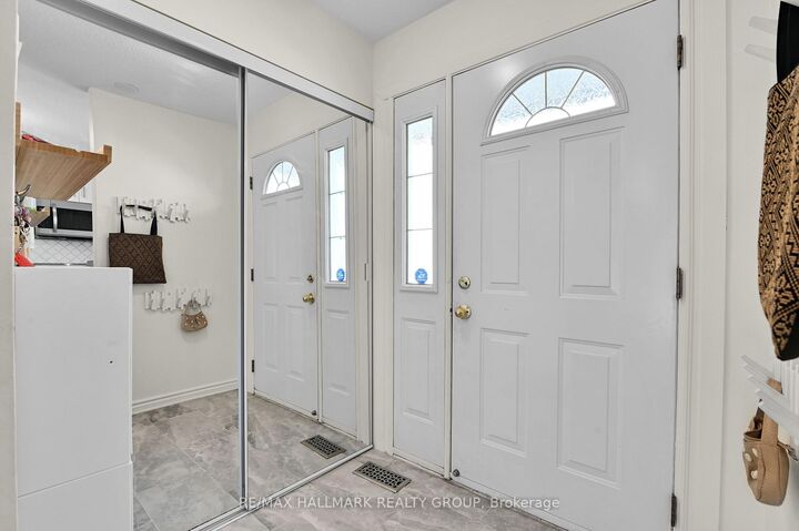 Property Photo:  1505 Ballard Court 3  ON K1B 4Z1 