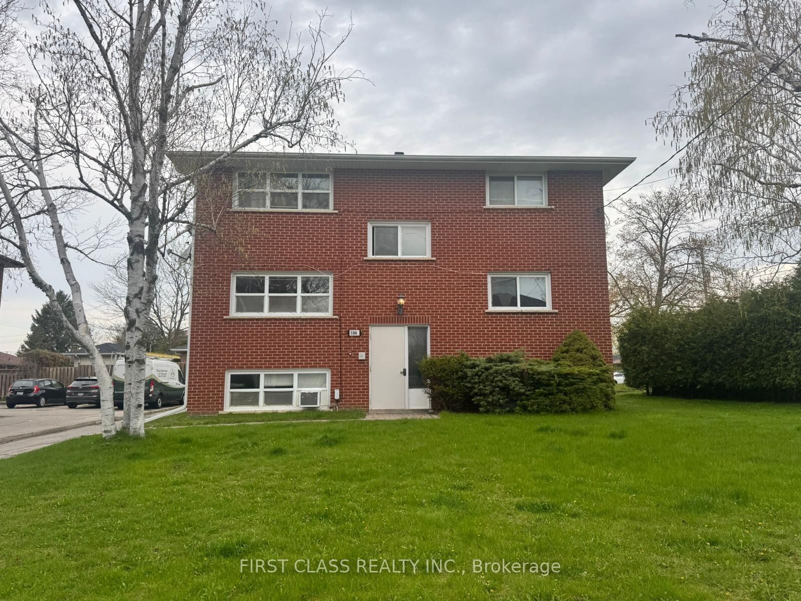 Property Photo:  596 Digby Avenue  ON L1G 1W6 