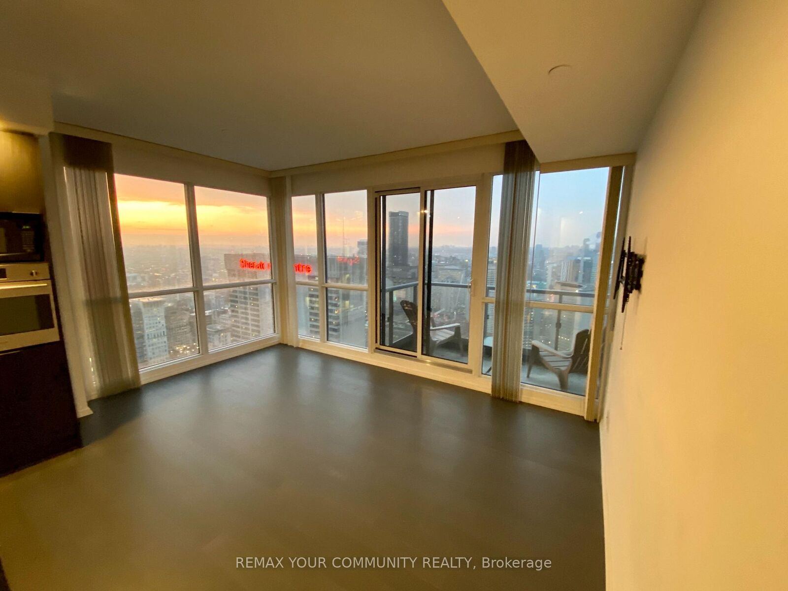 Property Photo:  70 Temperance Street 4715  ON M5H 4E8 