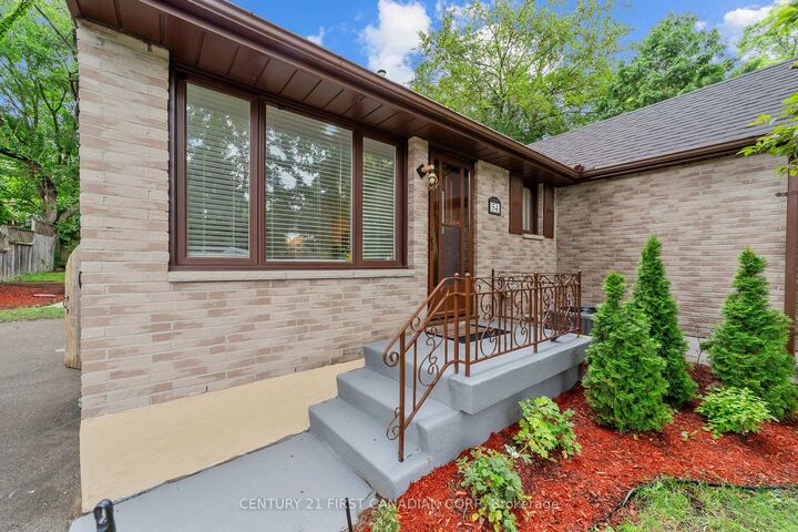 Property Photo:  54 Manitoulin Drive  ON N5W 1M4 