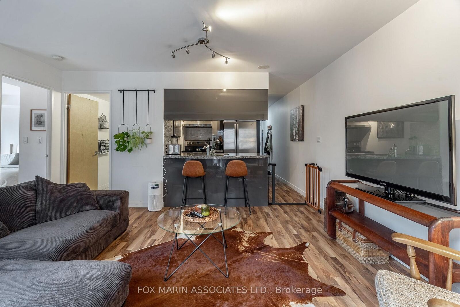 Property Photo: 1005 King Street W 207 ON M6K 3M8