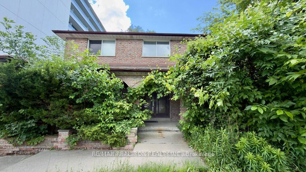 Property Photo: 589 Sheppard Avenue E ON M2K 1B4
