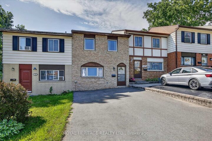 Property Photo: 1621 Applewood Crescent ON K9K 1N3