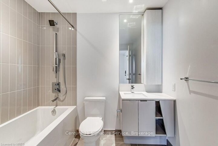 Property Photo: 3883 Quartz Road 214 ON L5B 0M4