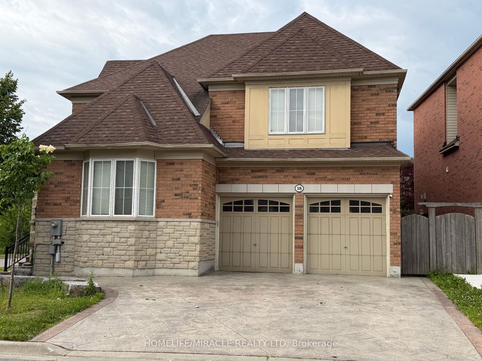 Property Photo: 18 Portelli Crescent ON L1Z 0C5