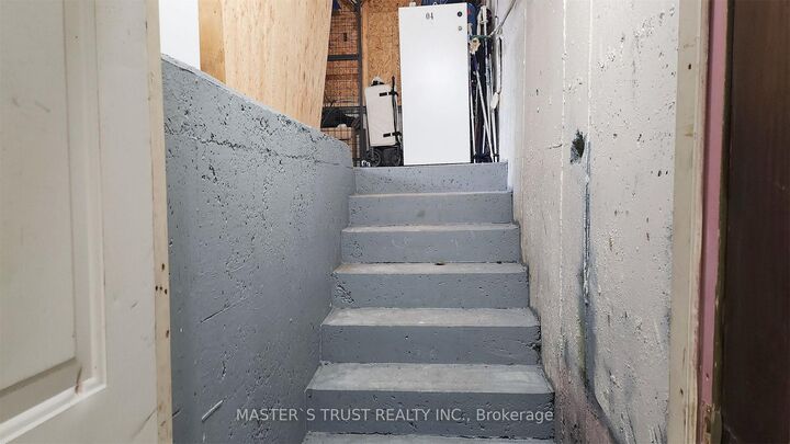 Property Photo: 9 Springer Drive ON L4C 0E9