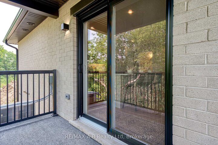 Property Photo:  428 Queen Street W 23  ON N4X 0C8 