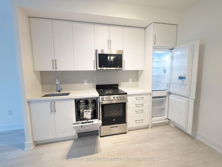 Property Photo: 2450 Old Bronte Road 524 ON L6M 5P6