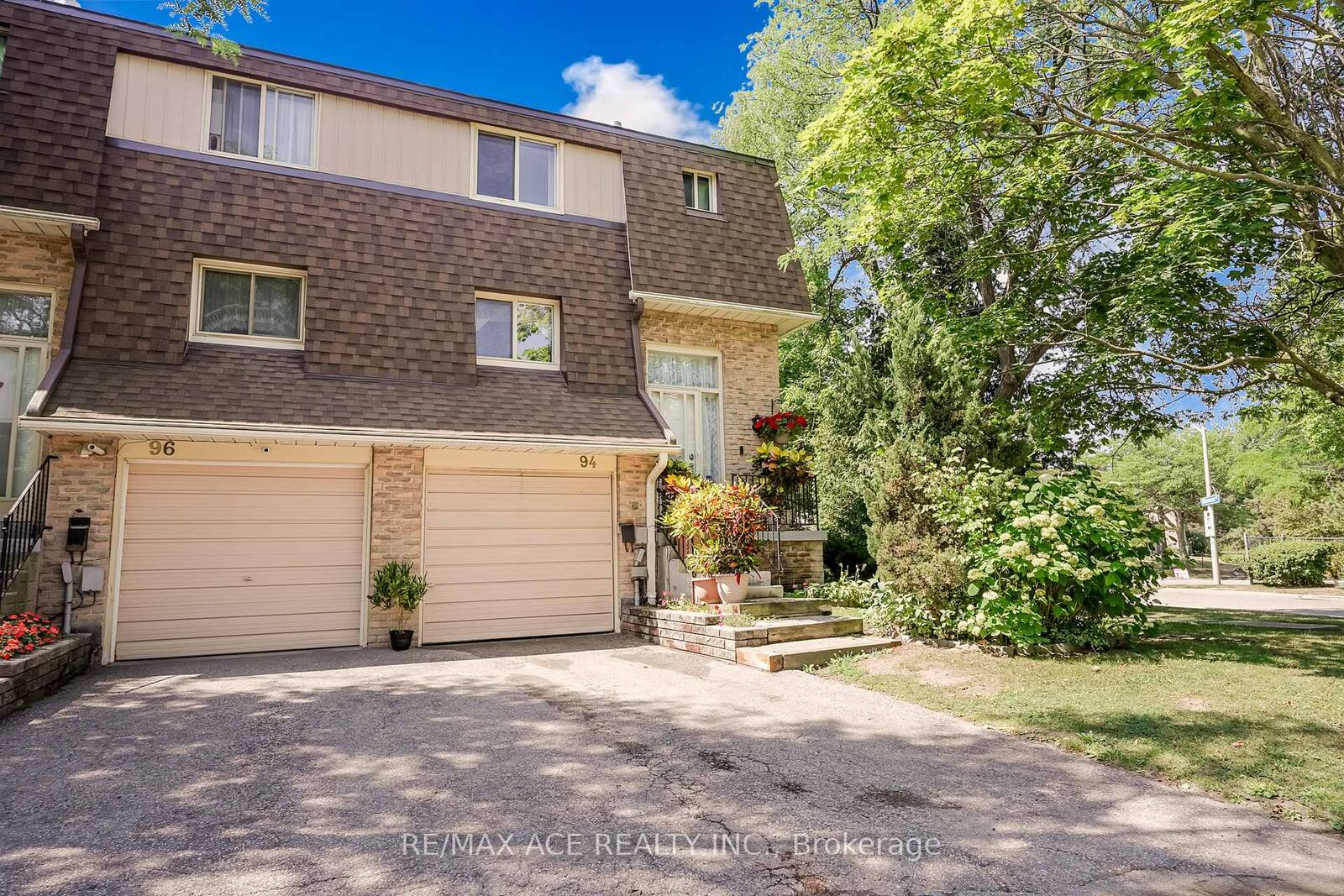 Property Photo: 371 Orton Park Road 94 ON M1G 3V1