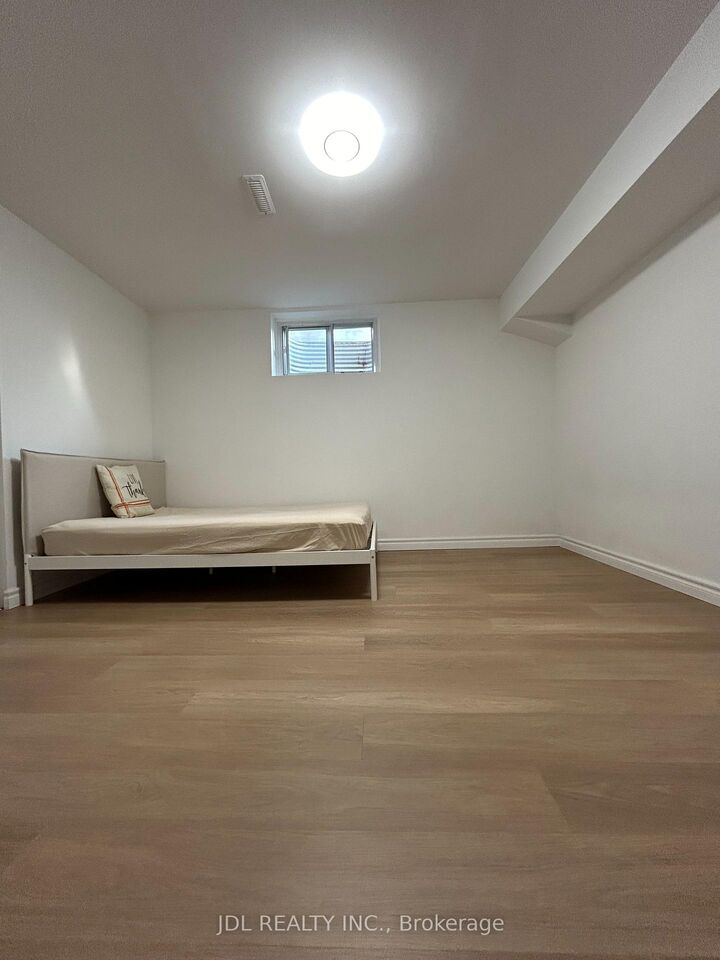 Property Photo: 27 Macklingate Ct Court Three-Bedroom Bsmt ON M1V 1A2