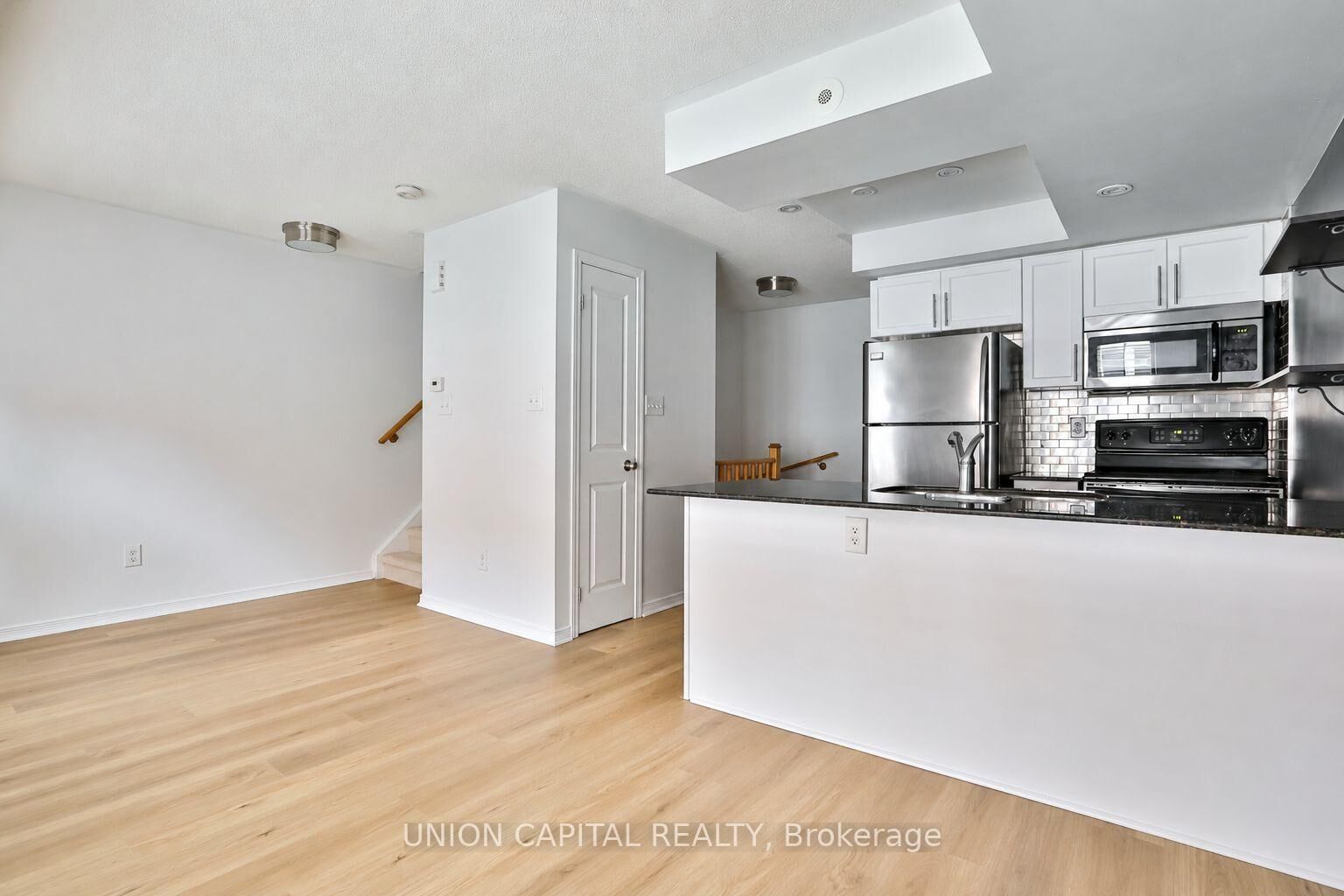 Property Photo:  24 Florence Wyle Lane 6  ON M4M 3E7 