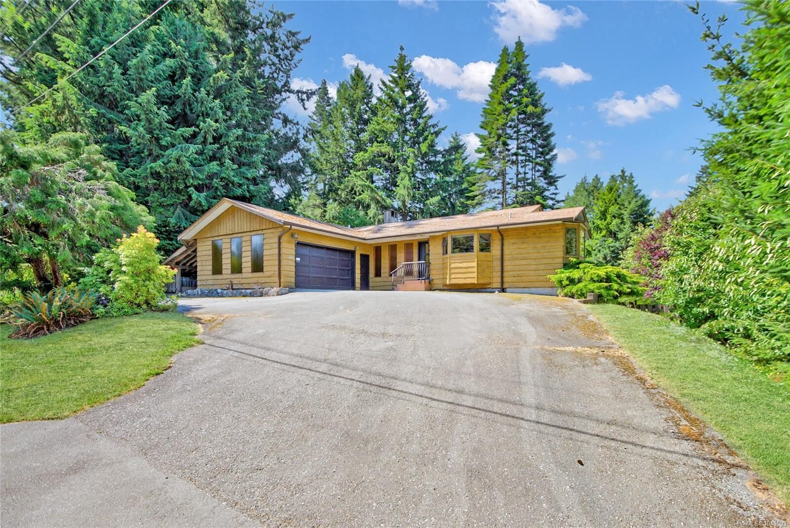 Property Photo: 1051 Glen Urquhart Dr BC V9N 3Y3