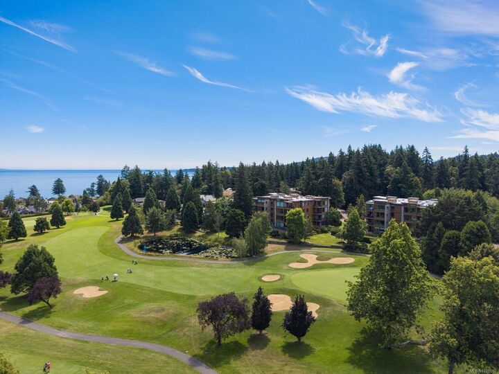 5327 Cordova Bay Rd #304 — photo 1