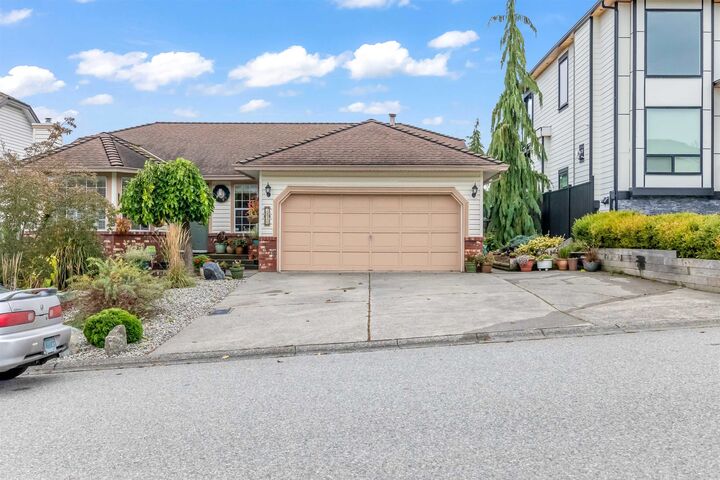 2830 Crossley Drive — photo 1