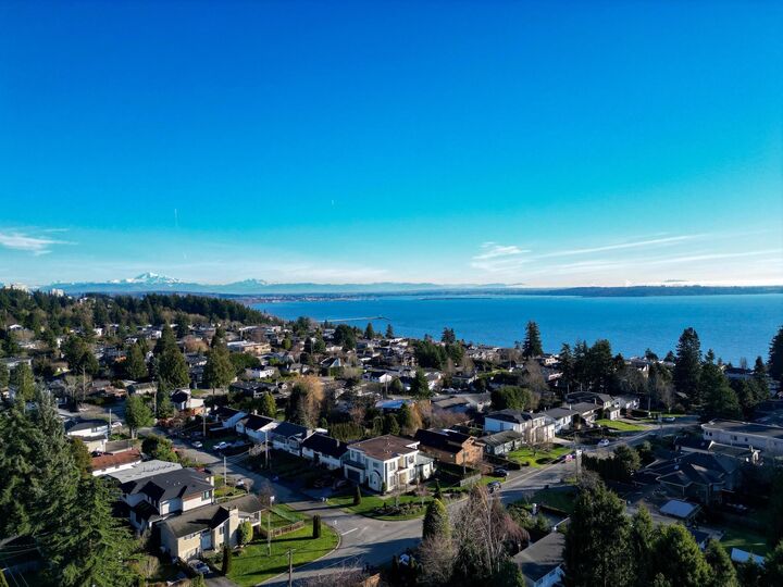 Property Photo:  14206 North Bluff Road  BC V4B 3C4 
