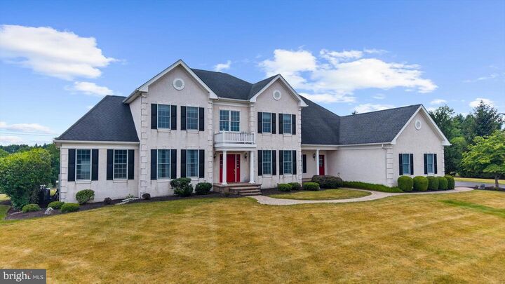 Property Photo:  10 Claridge Lane  NJ 08822 