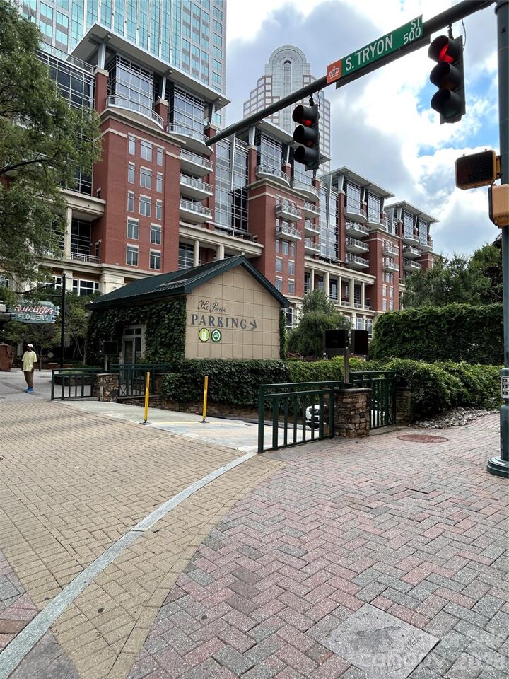 Property Photo: 435 S Tryon Street 708 NC 28202