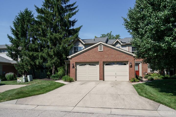 Property Photo: 5574 Regimental Pl OH 45239