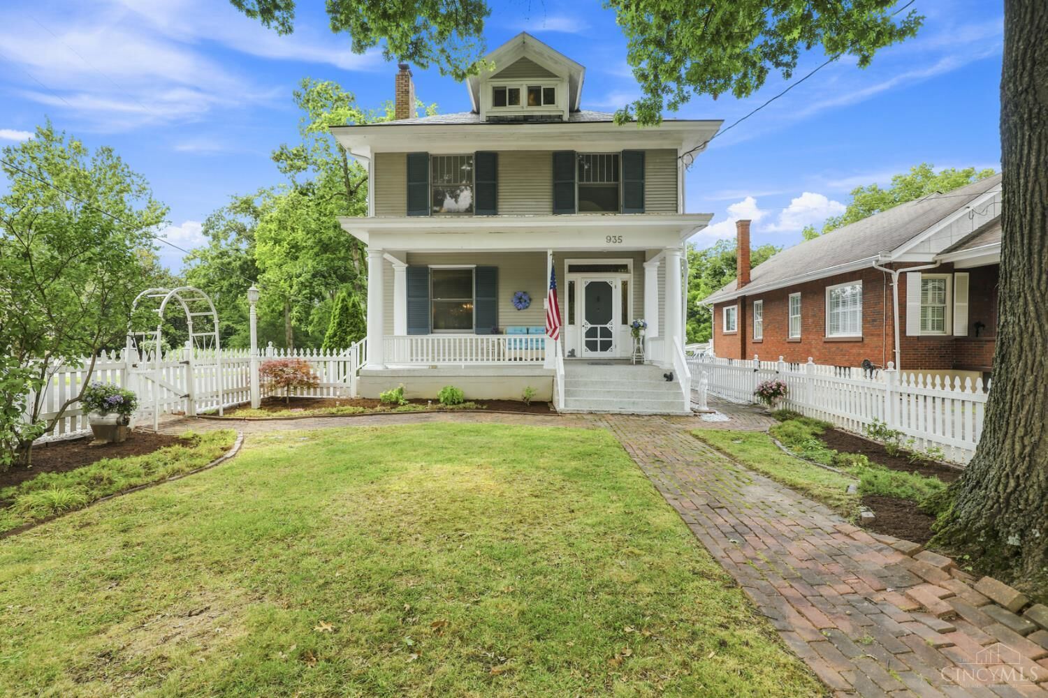 Property Photo:  935 Congress Avenue  OH 45246 