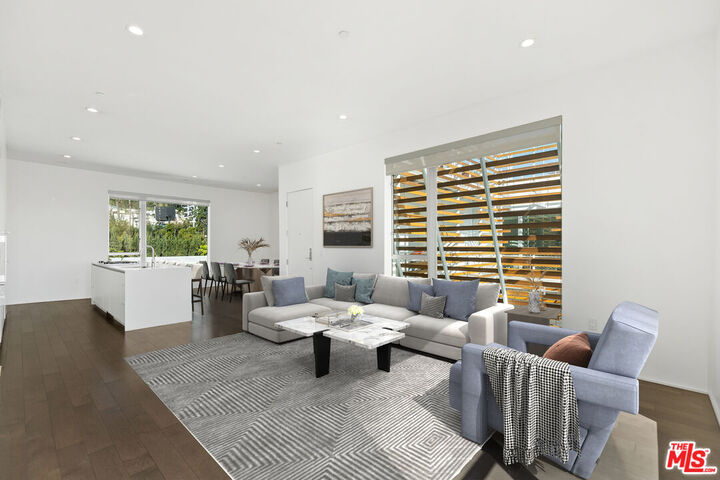 Property Photo:  935 N San Vicente Blvd  CA 90069 