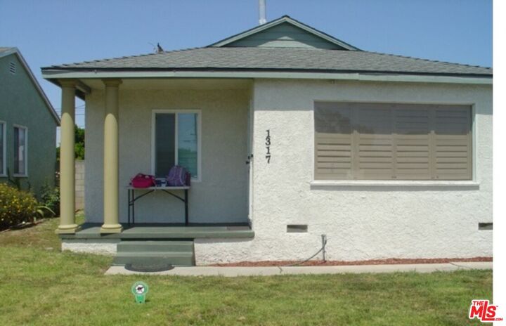 Property Photo:  1317 W School St  CA 90220 