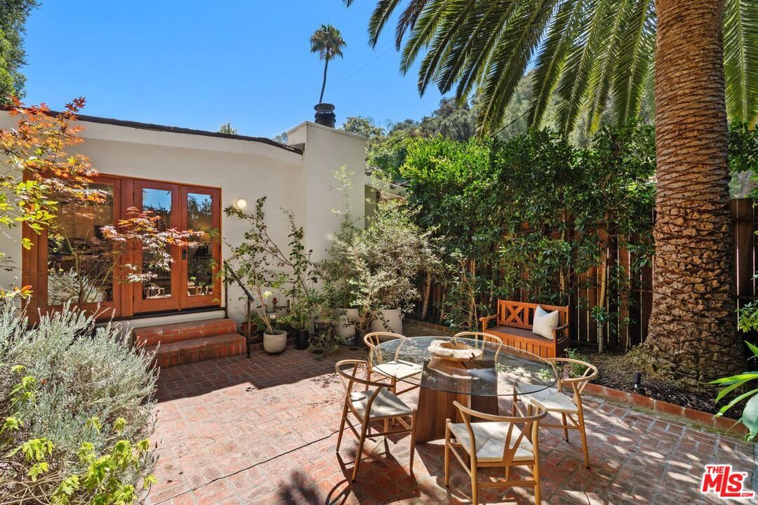 Property Photo:  9667 Yoakum Dr  CA 90210 