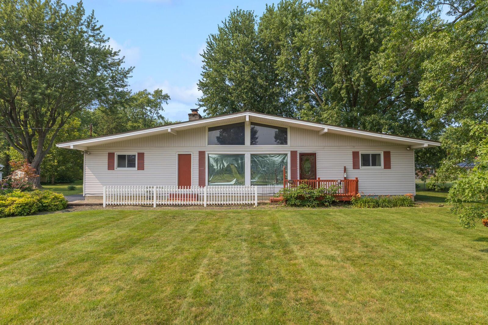 Property Photo:  1120 Oakwood Road  OH 43302 