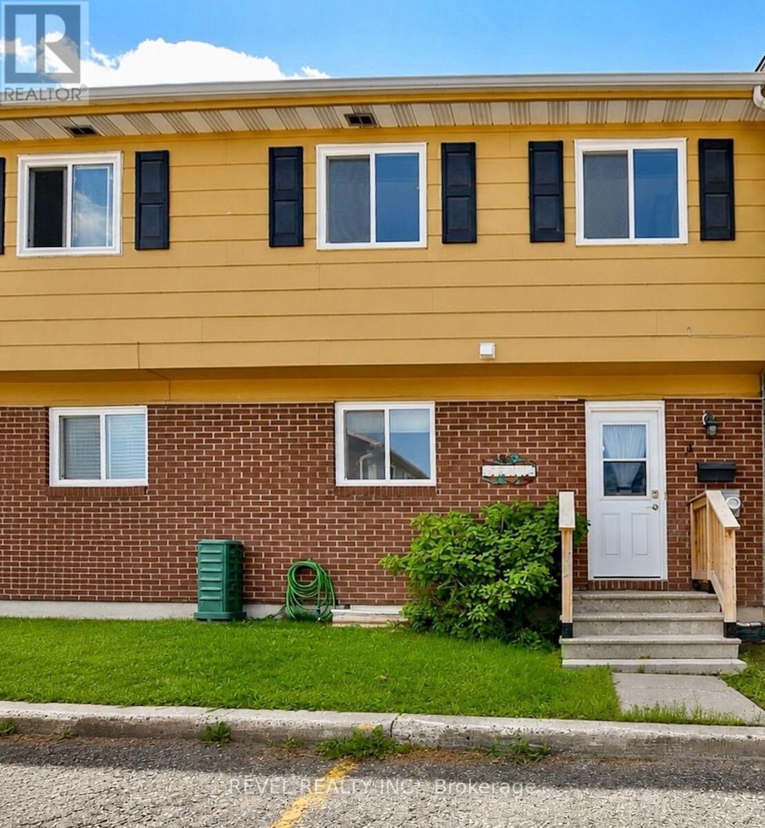 Property Photo:  537 College Street 3  ON P4N 7Y9 