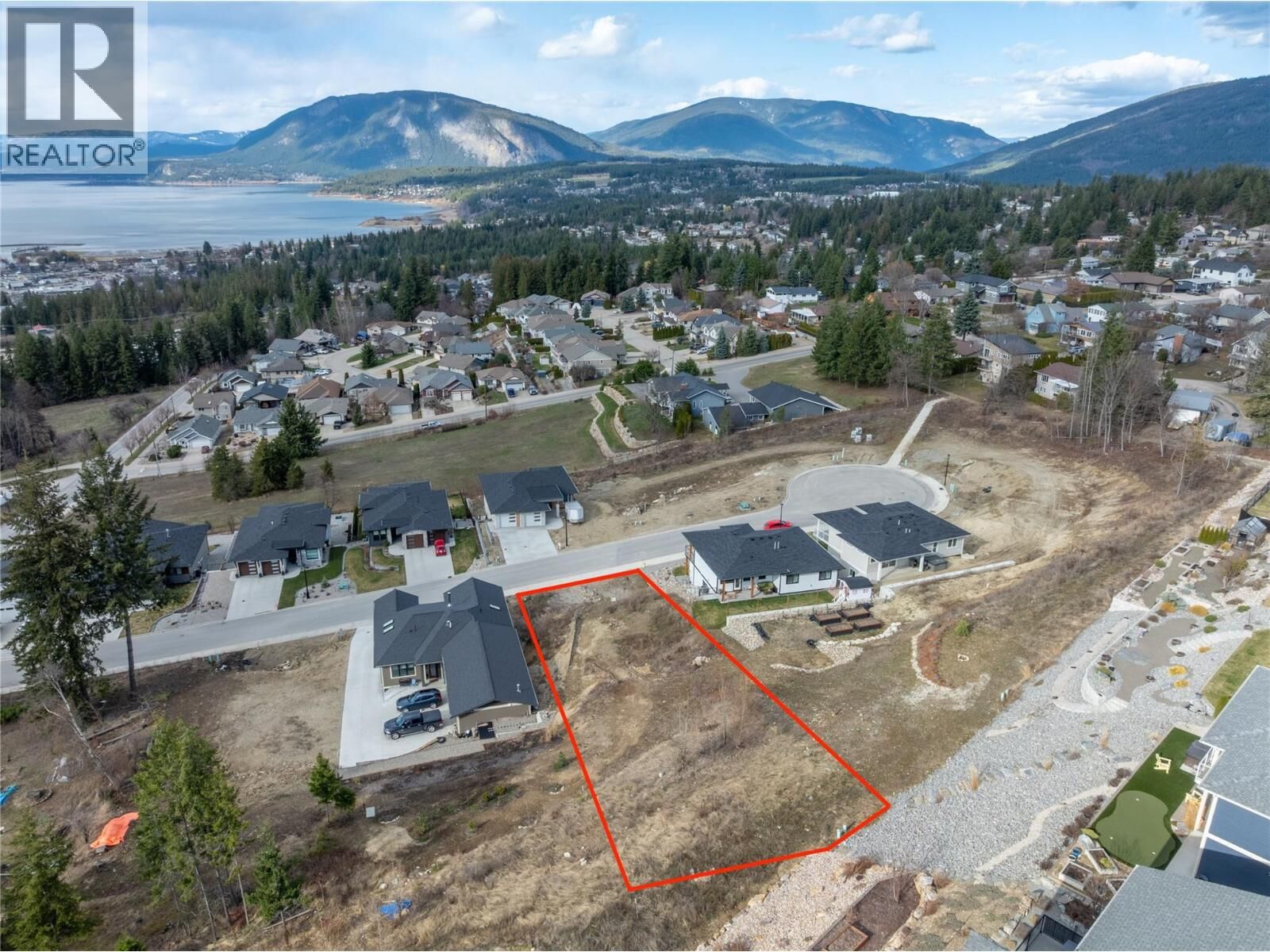 Property Photo:  1120 16 Avenue Southeast  BC V1E 0H4 