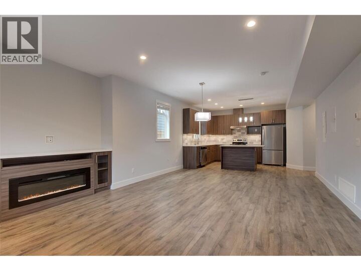 Property Photo: 756 Glenwood Avenue 1 BC V1Y 5M5