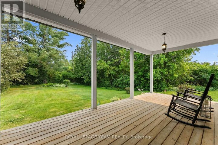 Property Photo: 620 Yantha Road A ON K7V 3Z4