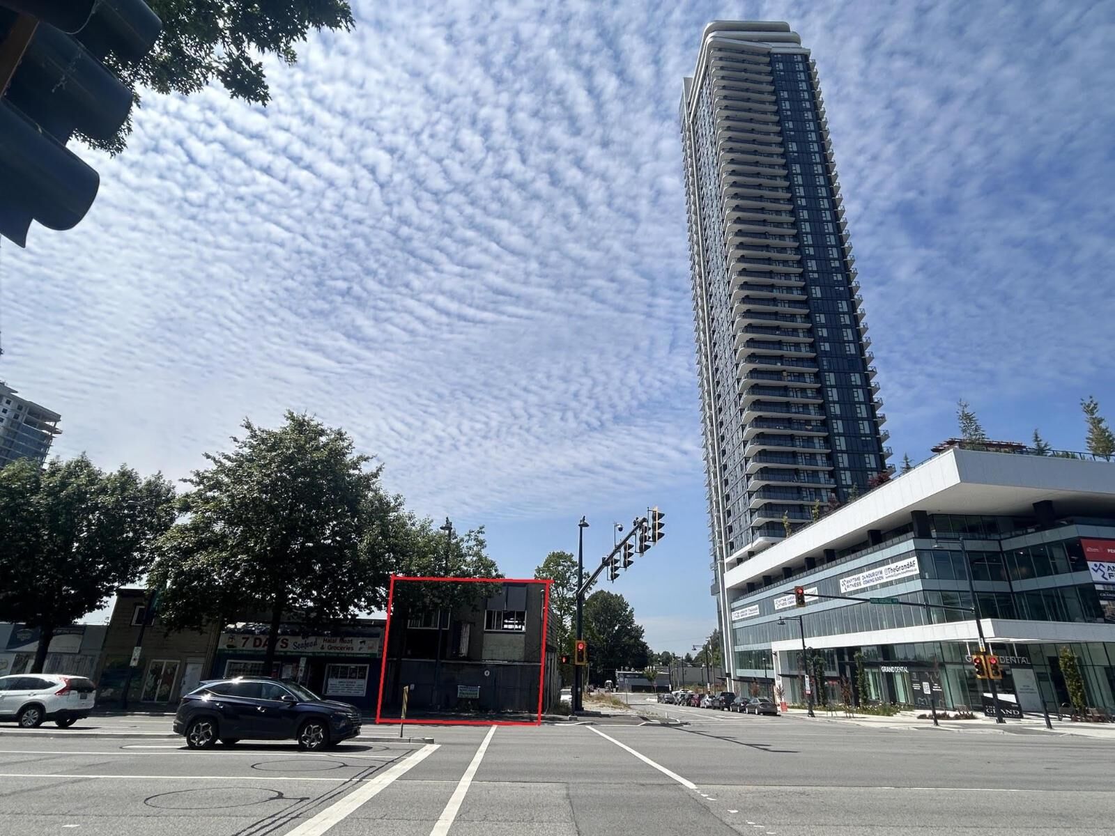 Photo de la propriété:  10715 King George Boulevard  BC V3T 2X6 