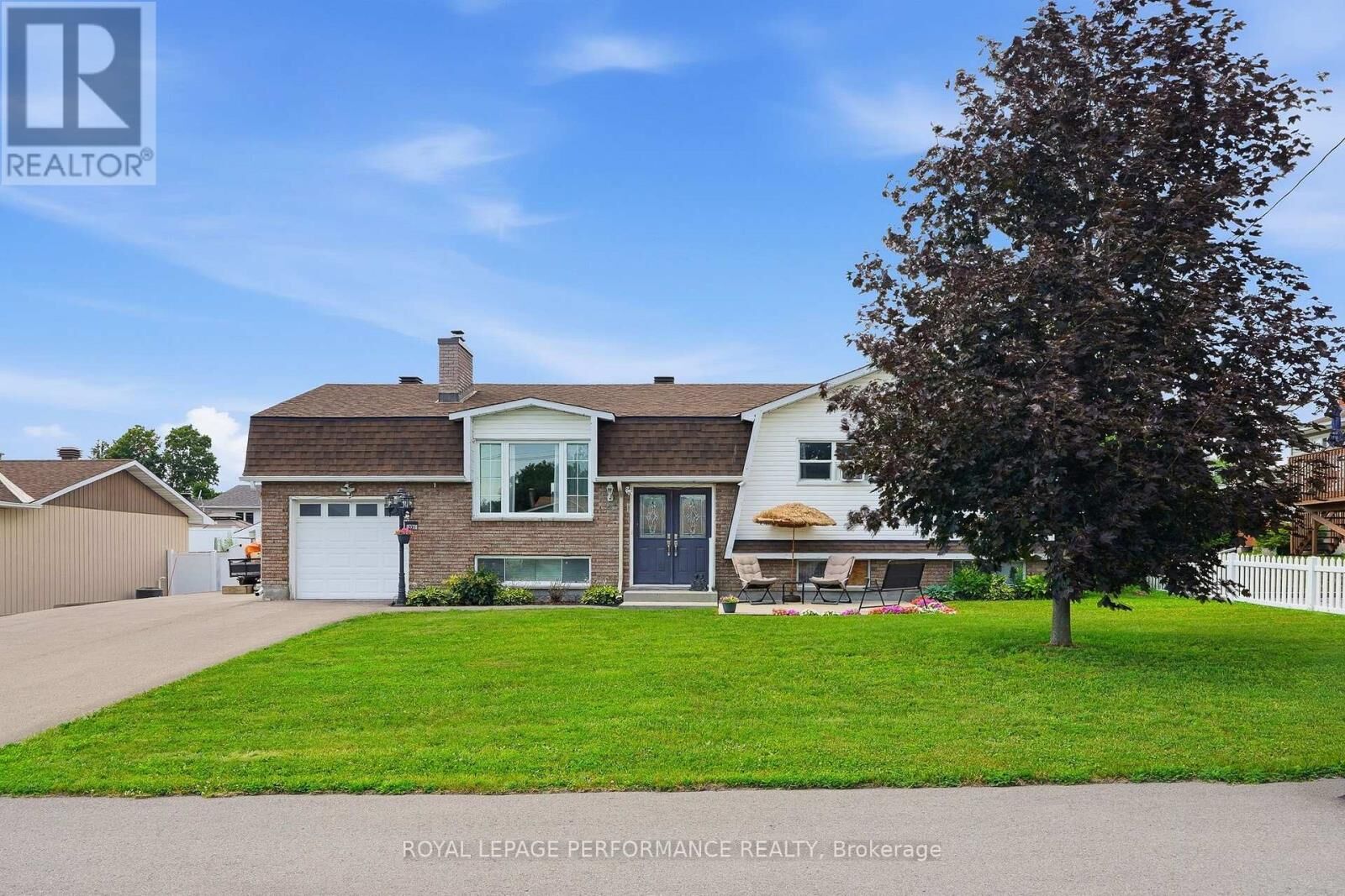 Property Photo: 321 Sainte-Anne Street ON K4K 1C1