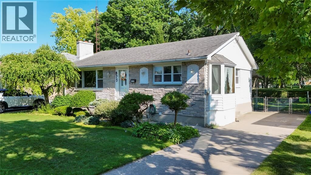 Property Photo: 875 Kemsley Drive ON N7V 2M6