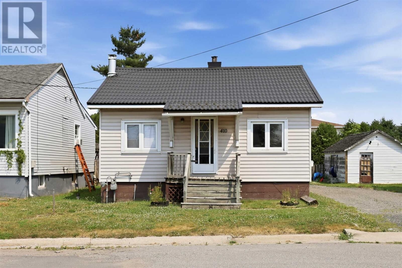 Property Photo: 410 Cumberland Ave ON P6C 2B5