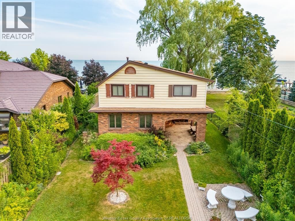 Property Photo:  329 Lakeview Drive  ON N8L 0M2 
