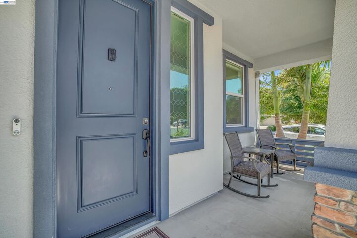 Property Photo:  208 Halloran Ct  CA 94513 