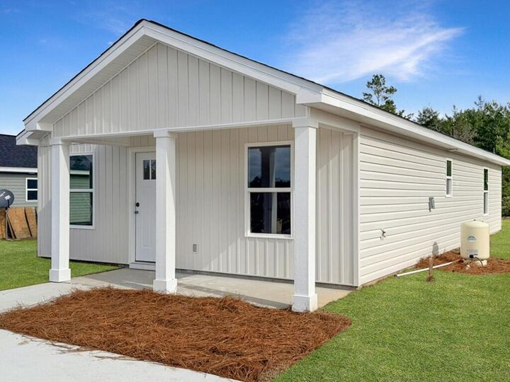 Property Photo:  5436 Bayleaf Drive  FL 32539 