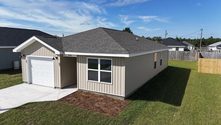Property Photo:  5436 Bayleaf Drive  FL 32539 
