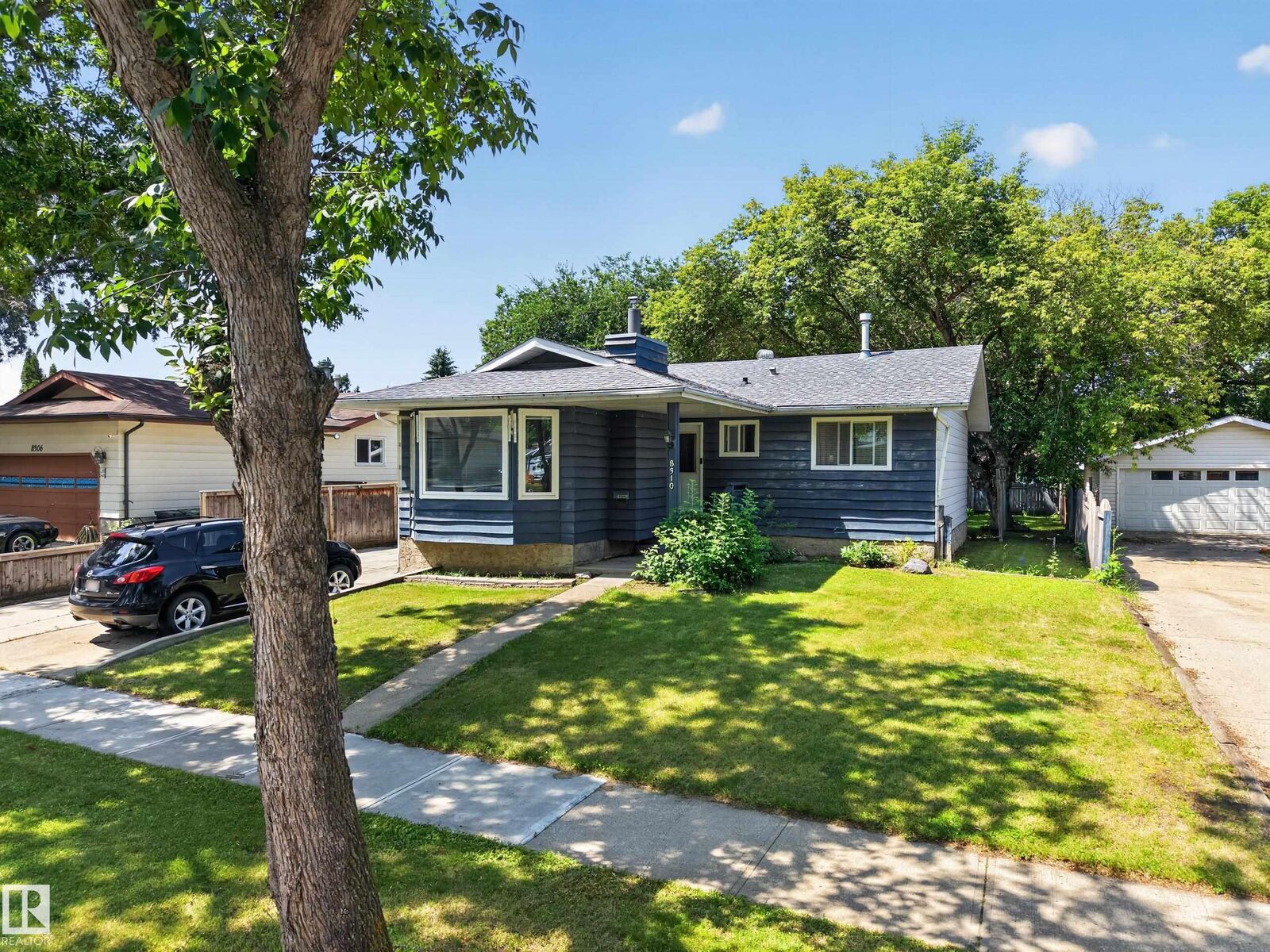 Property Photo:  8310 99 Avenue  AB T8L 3C5 