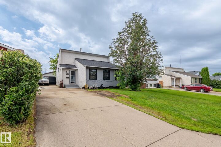 Property Photo:  5519 10 Avenue NW  AB T6L 1Y5 