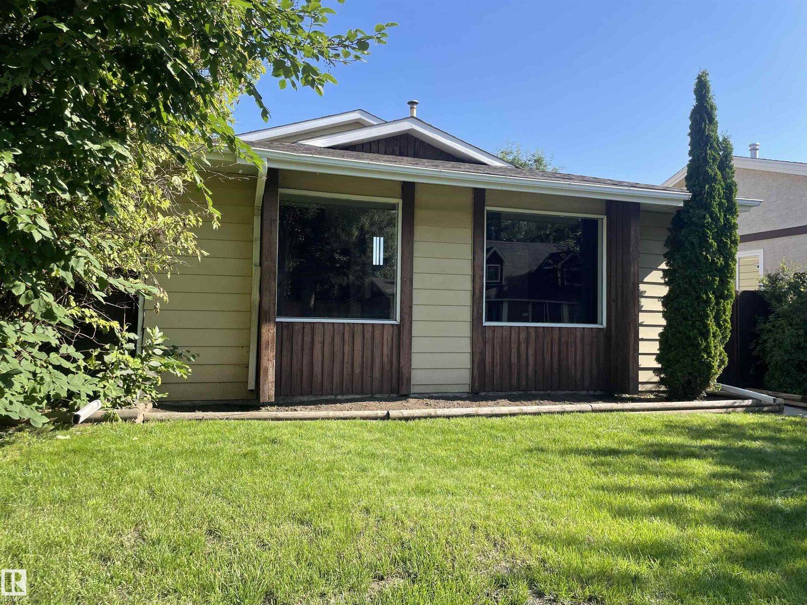 Property Photo: 174 Greenwood Drive AB T7X 1Y7